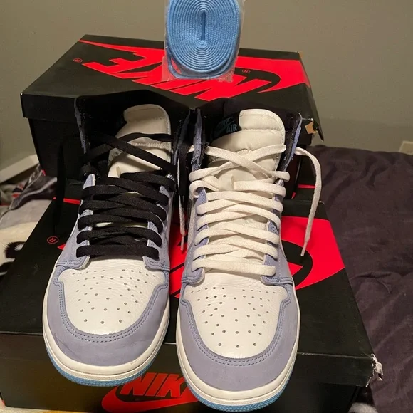 Jordan 1 Retro High OG University Blue - Picture 4 of 6